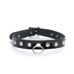 Spitznieten-Lackchoker mit Ring