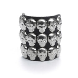 Totenkopf-Nietenarmband, 3 reihig