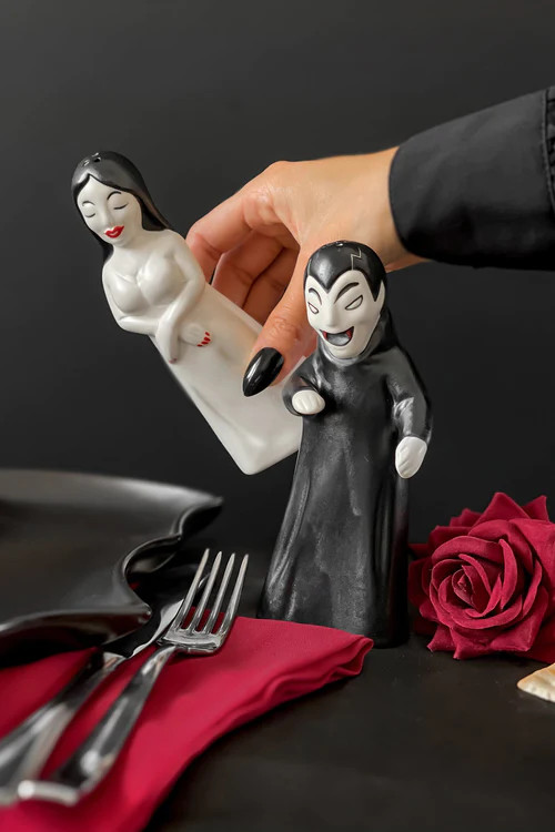 Vampyre Salt & Pepper Shaker von Killstar